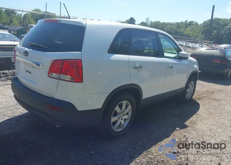 2013 Kia Sorento Lx z USA, uszkodzony, nr VIN 5XYKTCA61DG322344